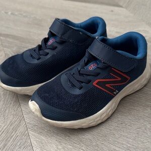 New Balance 520
